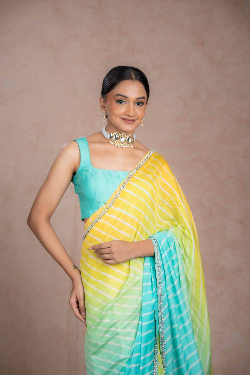 Dual-coloured leheriya saree