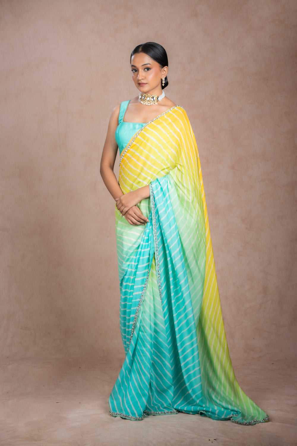 Dual-coloured leheriya saree