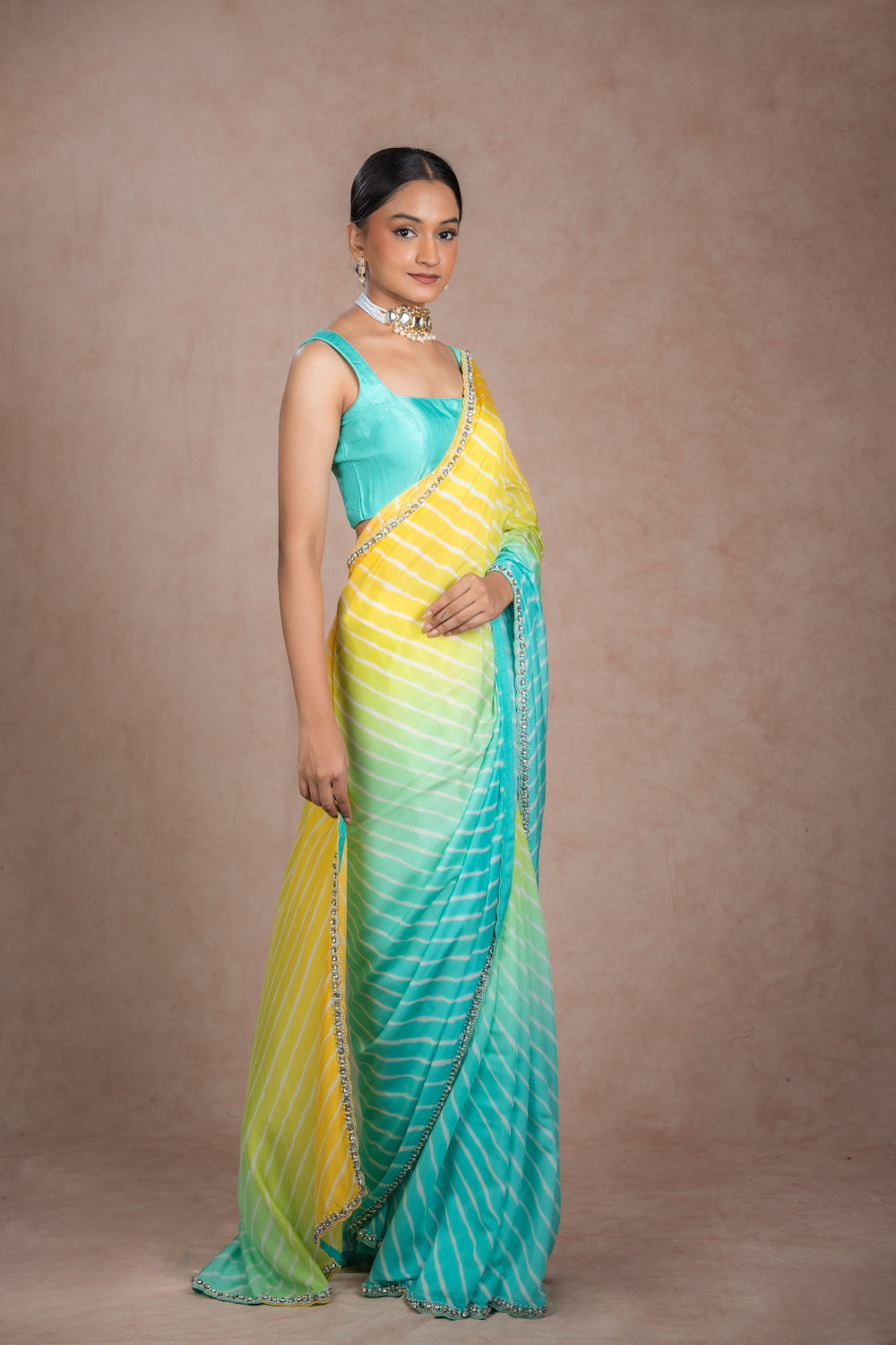 Dual-coloured leheriya saree